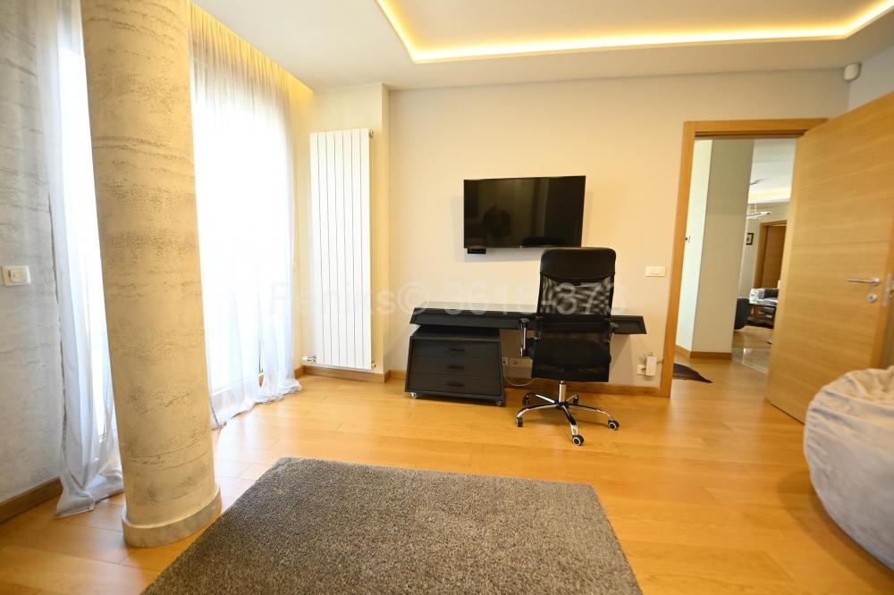 Stan na prodaju u Beogradu, Vukov spomenik, 400m2, cena 1080000 evra