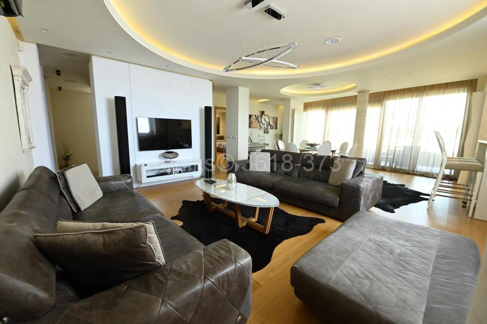 Stan na prodaju u Beogradu, Vukov spomenik, 400m2, cena 1080000 evra