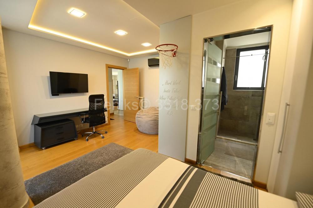 Stan na prodaju u Beogradu, Vukov spomenik, 400m2, cena 1080000 evra
