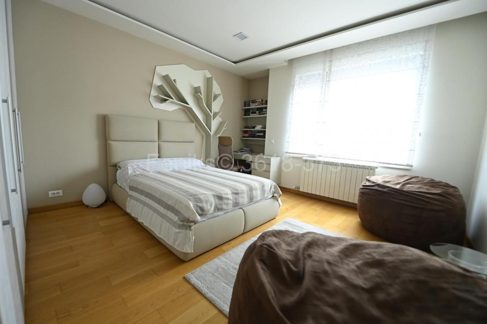 Stan na prodaju u Beogradu, Vukov spomenik, 400m2, cena 1080000 evra