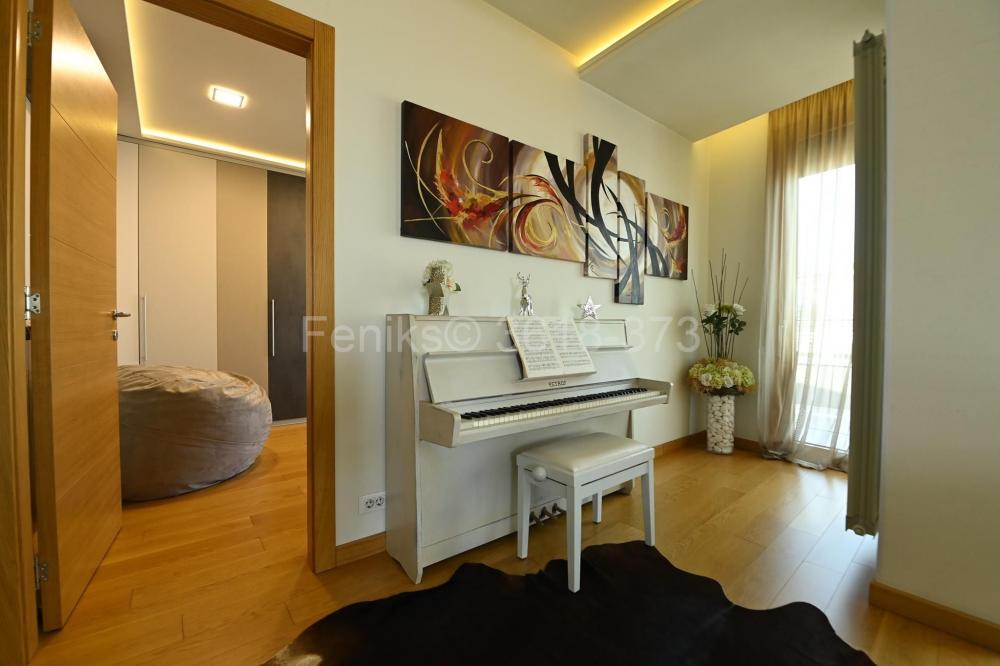 Stan na prodaju u Beogradu, Vukov spomenik, 400m2, cena 1080000 evra