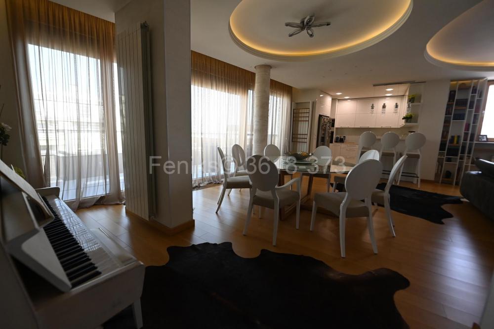 Stan na prodaju u Beogradu, Vukov spomenik, 400m2, cena 1080000 evra