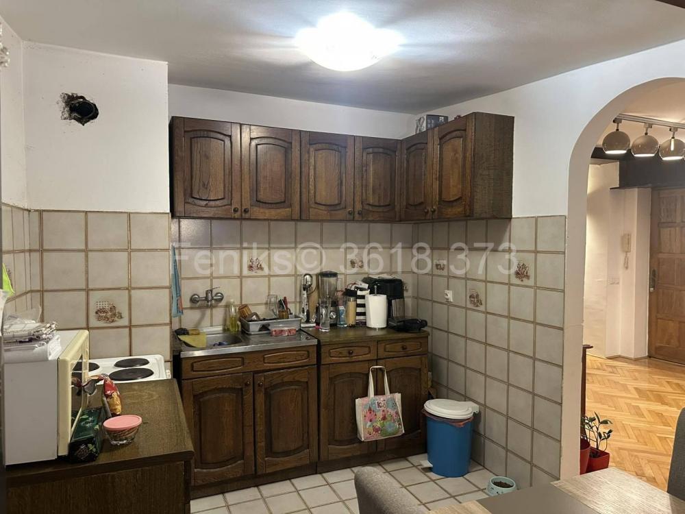 Stan na prodaju u Beogradu, Đeram pijaca, troiposoban, 81m2, cena 300000 evra