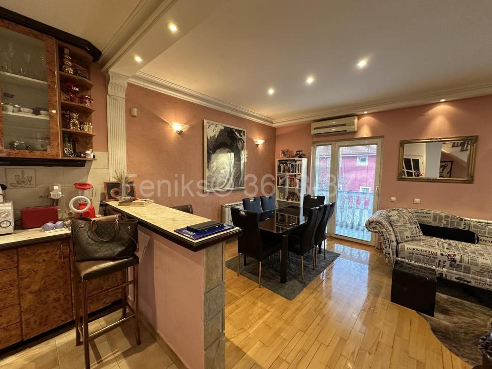 Stan na prodaju u Beogradu, Banovo brdo, 245m2, cena 637000 evra
