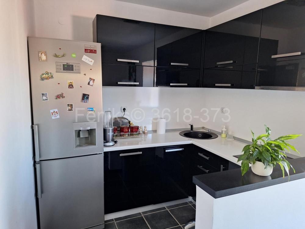 Stan na prodaju u Beogradu, Cvetanova ćuprija, dvoiposoban, 83m2, cena 180000 evra