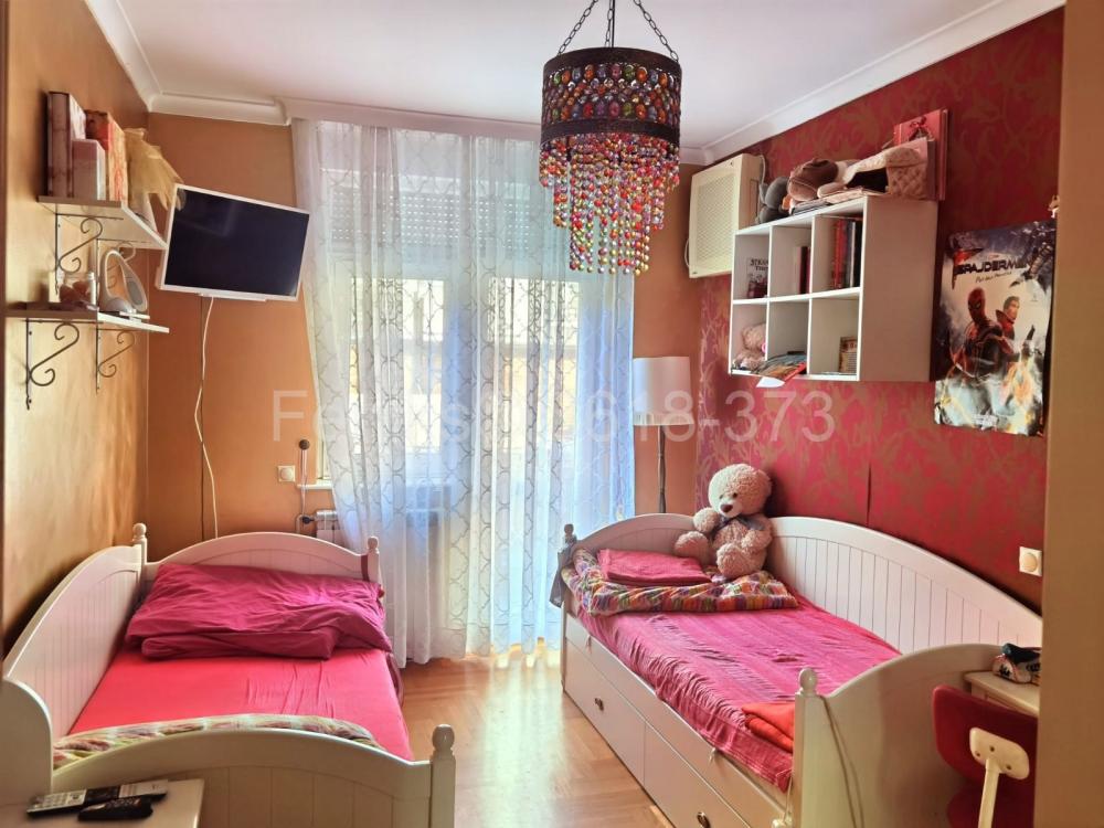 Stan na prodaju u Beogradu, Đeram pijaca, trosoban, 111m2, cena 335000 evra