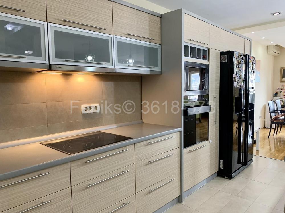 Stan na prodaju u Beogradu, Cvetkova pijaca, cetvorosoban, 157m2, cena 380000 evra