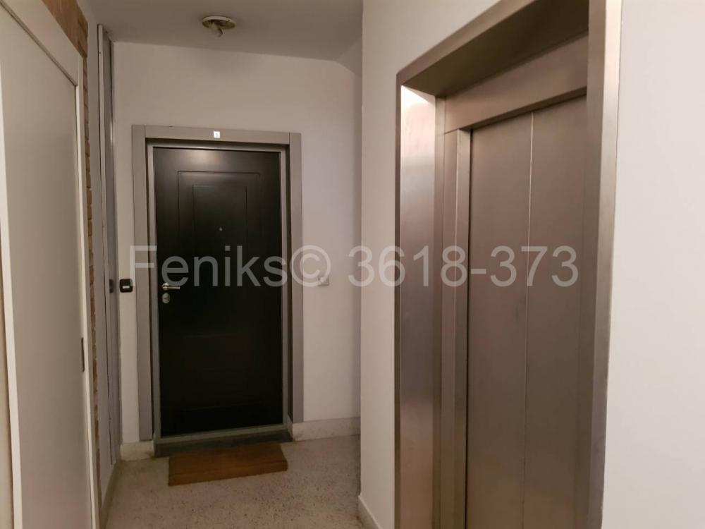Stan na prodaju u Beogradu, Zvezdara, 220m2, cena 880000 evra