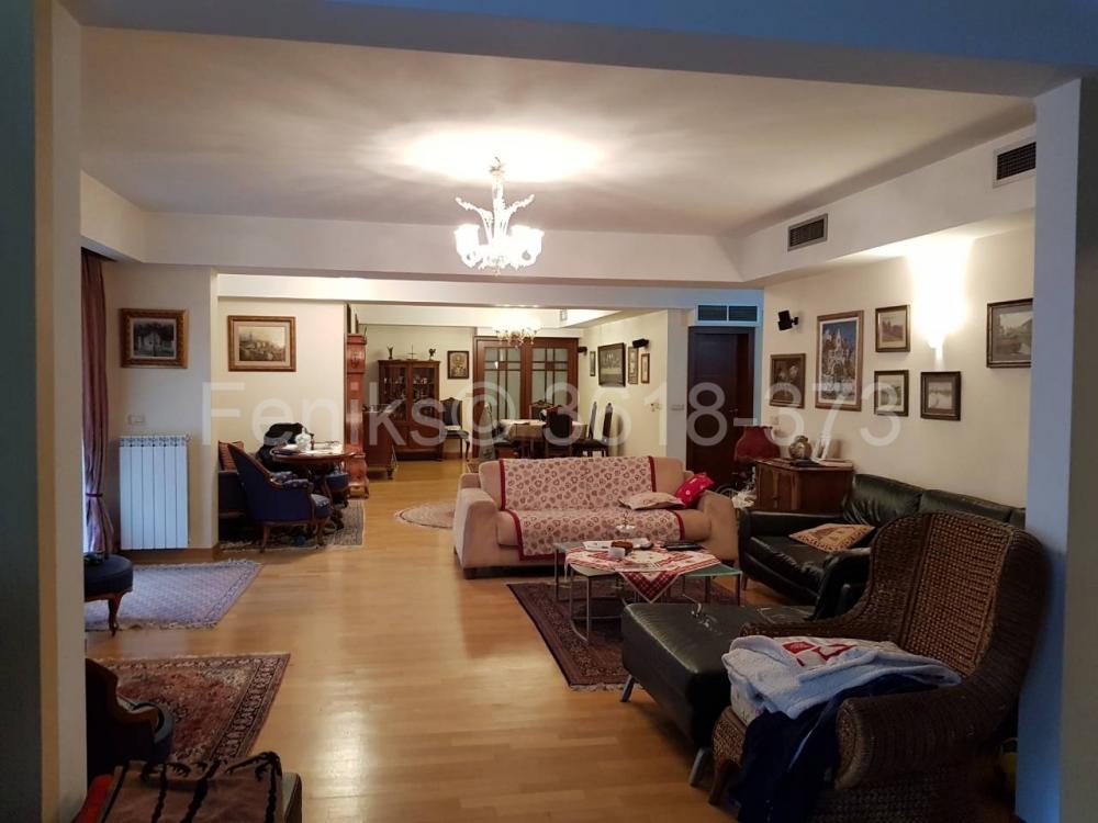 Stan na prodaju u Beogradu, Zvezdara, 220m2, cena 880000 evra