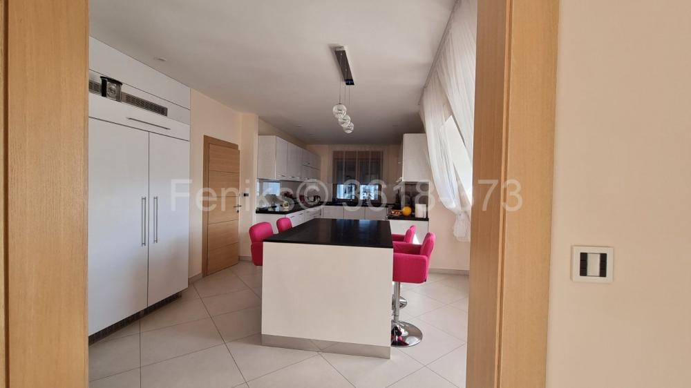 Stan na prodaju u Beogradu, Dedinje, 400m2, cena 1050000 evra