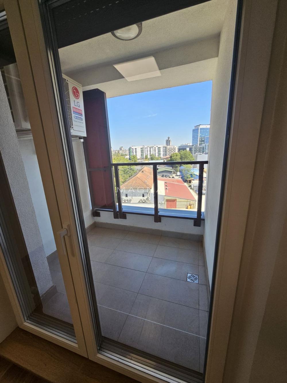 Stan na prodaju u Beogradu, Novi Beograd, troiposoban, 90m2, cena 320000 evra