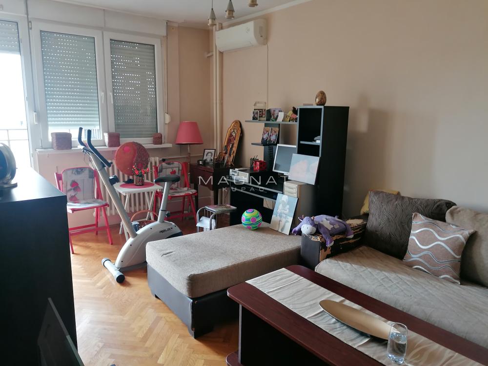 Stan na prodaju u Beogradu, Marije Bursać, dvoiposoban, 62m2, cena 169900 evra