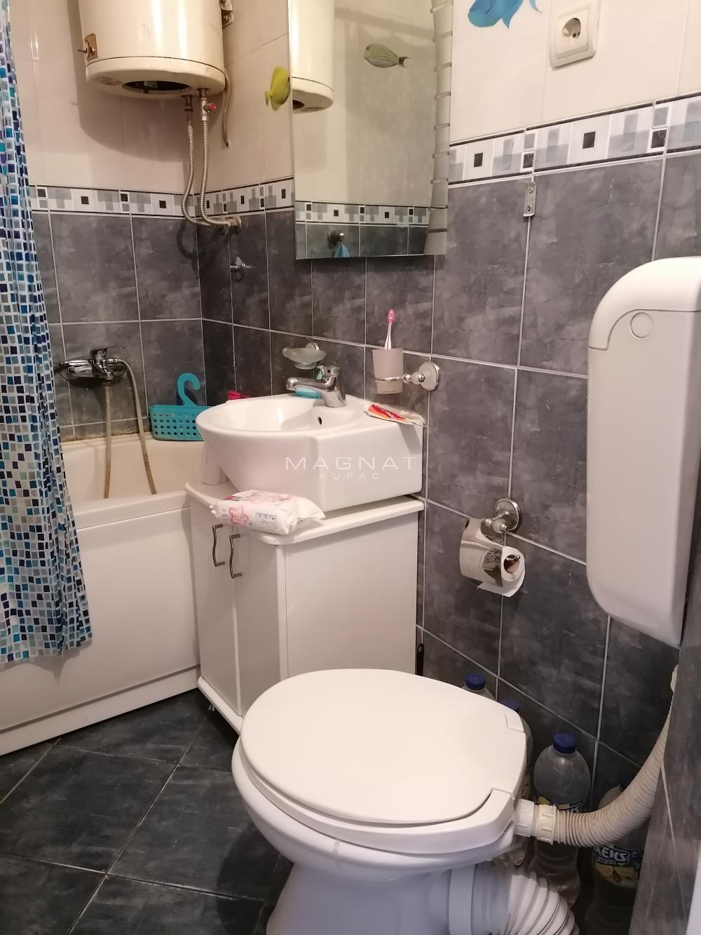 Stan na prodaju u Beogradu, Marije Bursać, dvoiposoban, 62m2, cena 169900 evra