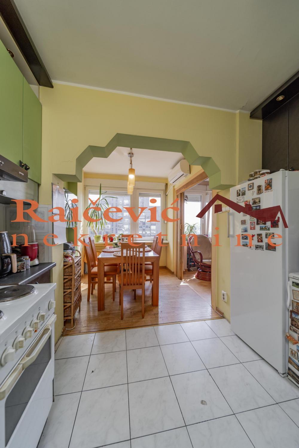 Stan na prodaju u Beogradu, Novi Beograd blok 23, dvoiposoban, 70m2, cena 260000 evra