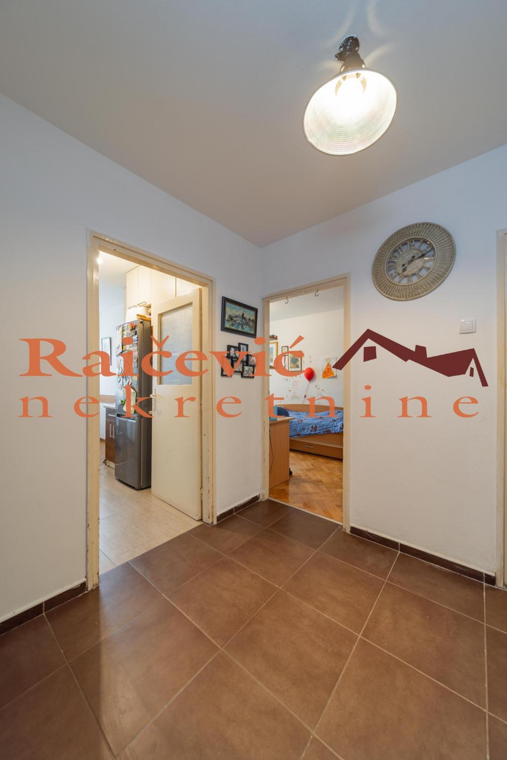 Stan na prodaju u Beogradu, Braće Jerković, trosoban, 71m2, cena 195000 evra