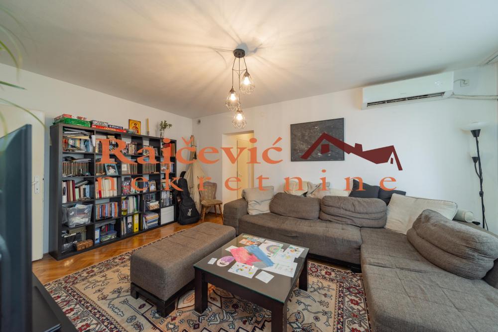 Stan na prodaju u Beogradu, Braće Jerković, trosoban, 71m2, cena 195000 evra