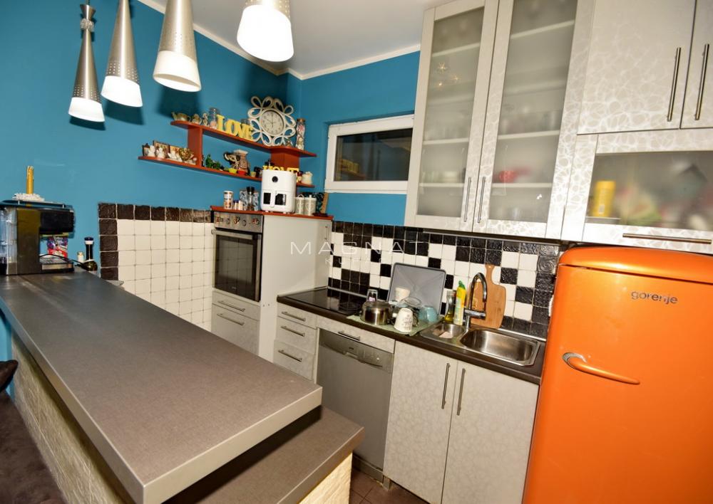 Stan na prodaju u Beogradu, Voždovac, trosoban, 70m2, cena 217000 evra