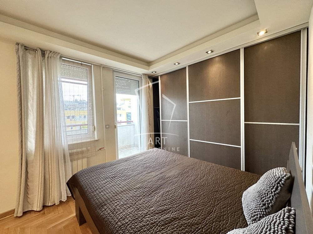 Stan na prodaju u Beogradu, Novi Beograd blok 22, dvosoban, 65m2, cena 249900 evra