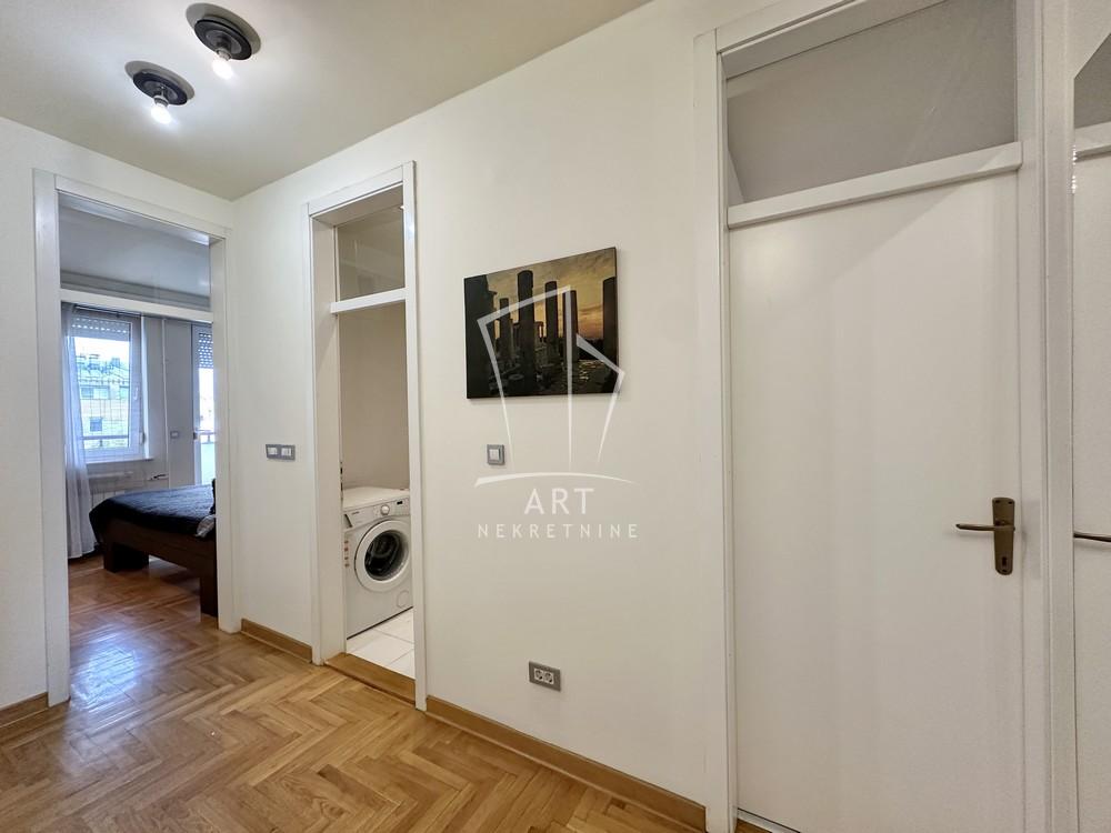 Stan na prodaju u Beogradu, Novi Beograd blok 22, dvosoban, 65m2, cena 249900 evra