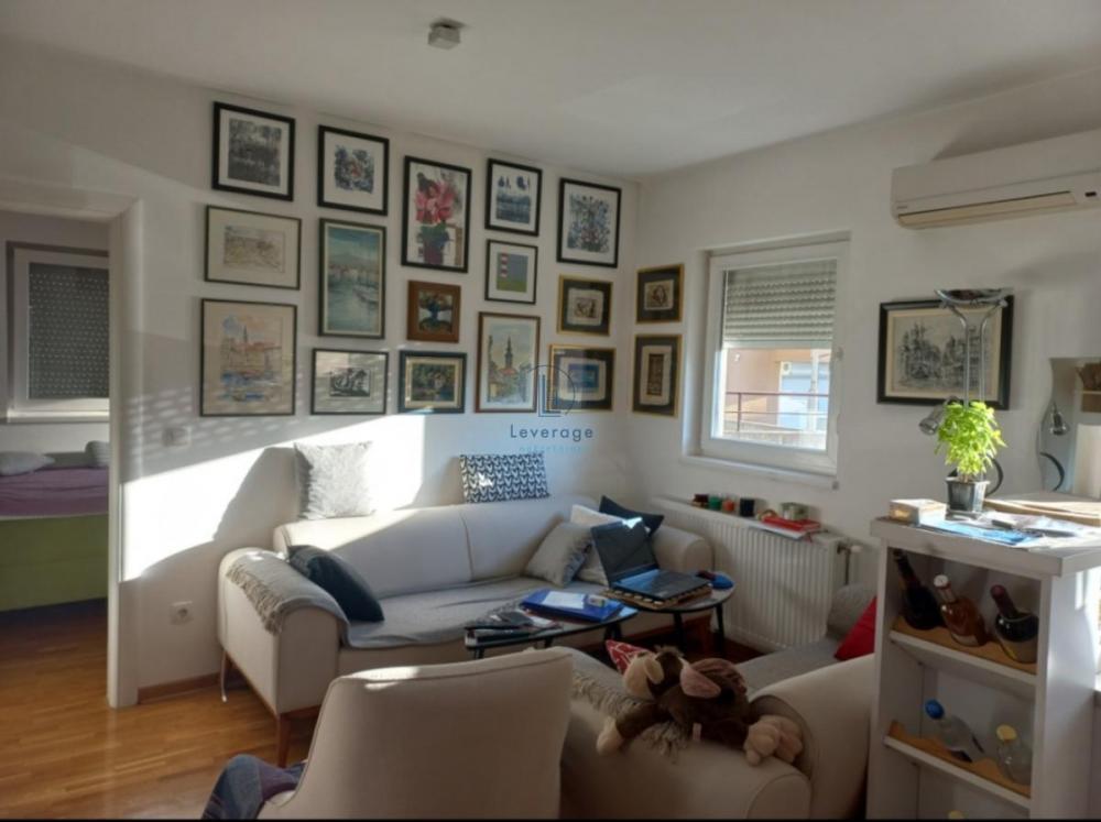 Stan na prodaju u Beogradu, Cvetanova ćuprija, dvoiposoban, 53m2, cena 135000 evra