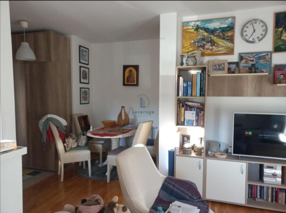 Stan na prodaju u Beogradu, Cvetanova ćuprija, dvoiposoban, 53m2, cena 135000 evra