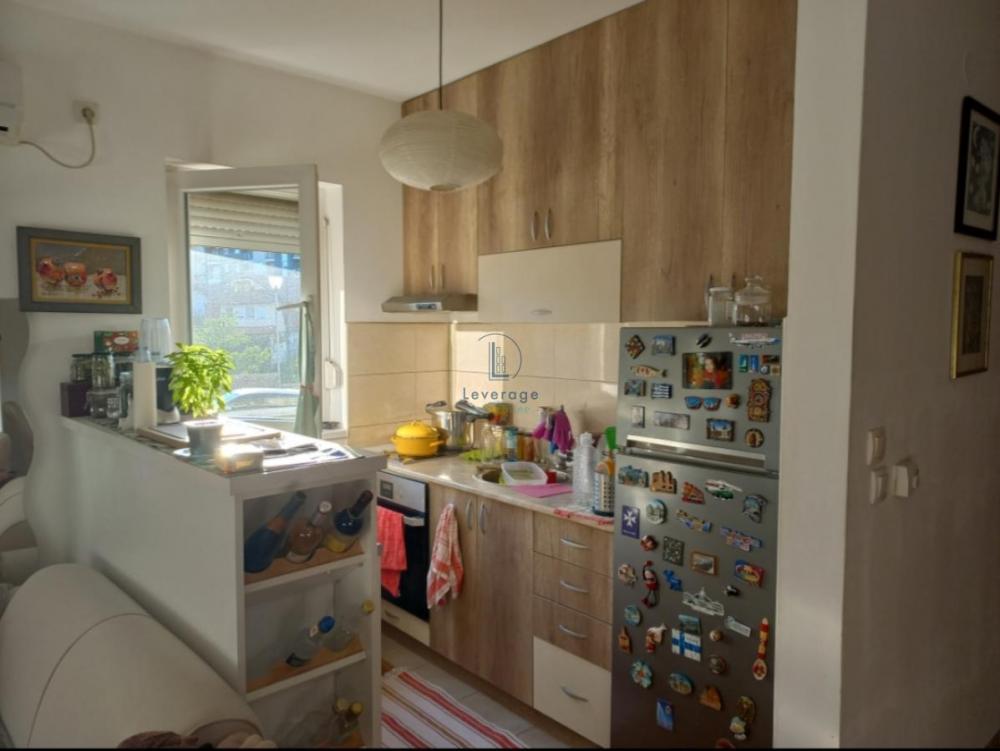 Stan na prodaju u Beogradu, Cvetanova ćuprija, dvoiposoban, 53m2, cena 135000 evra