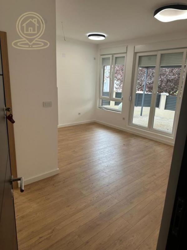 Stan na prodaju u Beogradu, Karaburma, jednoiposoban, 42m2, cena 92400 evra