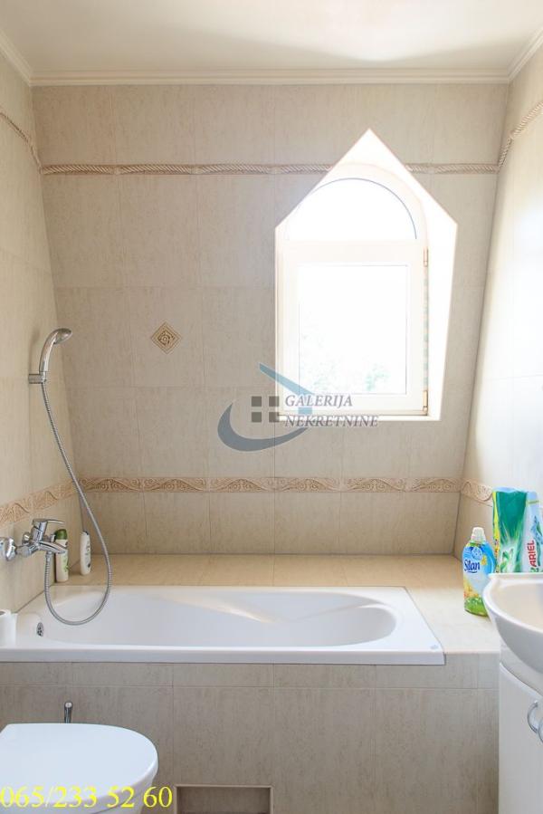 Stan na prodaju u Beogradu, Voždovac, cetvorosoban, 99m2, cena 247500 evra