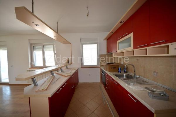 Stan na prodaju u Beogradu, Zemun polje, cetvorosoban, 112m2, cena 179200 evra