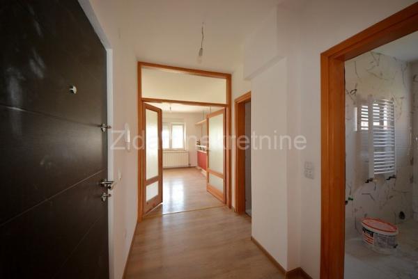 Stan na prodaju u Beogradu, Zemun polje, cetvorosoban, 112m2, cena 179200 evra