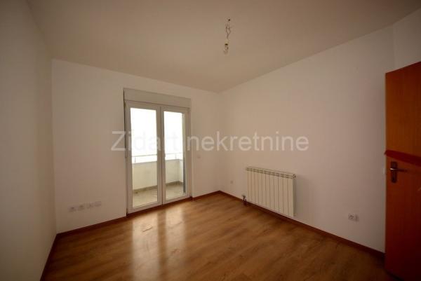 Stan na prodaju u Beogradu, Zemun polje, cetvorosoban, 112m2, cena 179200 evra