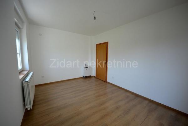 Stan na prodaju u Beogradu, Zemun polje, cetvorosoban, 112m2, cena 179200 evra