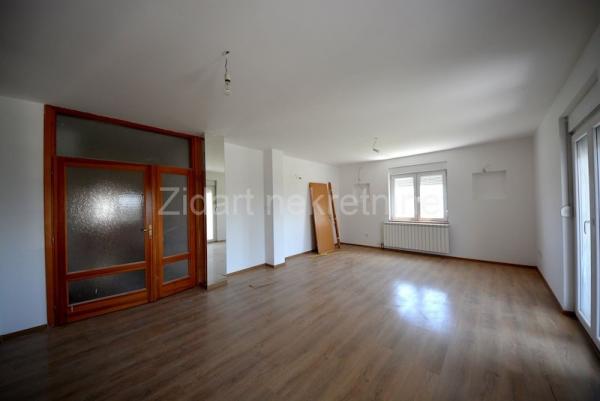 Stan na prodaju u Beogradu, Zemun polje, cetvorosoban, 112m2, cena 179200 evra
