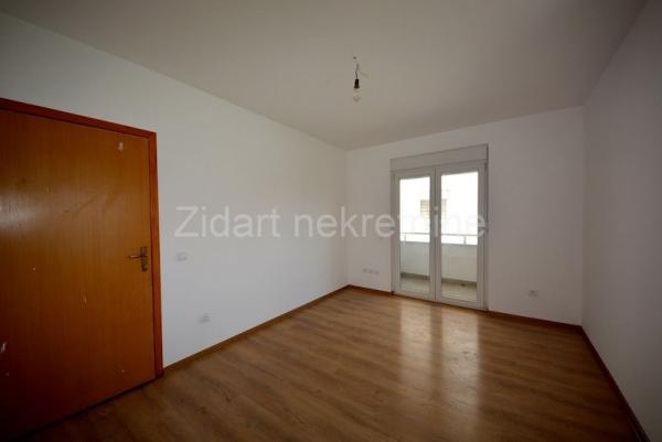Stan na prodaju u Beogradu, Zemun polje, cetvorosoban, 112m2, cena 179200 evra