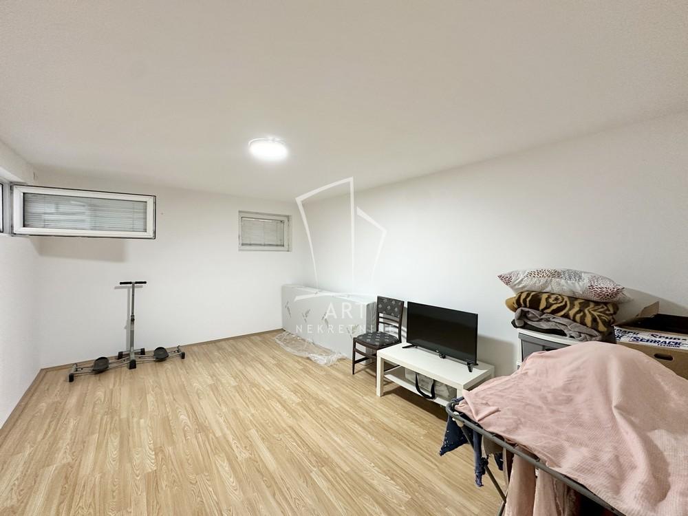 Stan na prodaju u Beogradu, Zemun, jednoiposoban, 45m2, cena 59900 evra