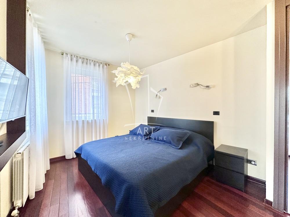 Stan na prodaju u Beogradu, Vračar, troiposoban, 103m2, cena 452000 evra