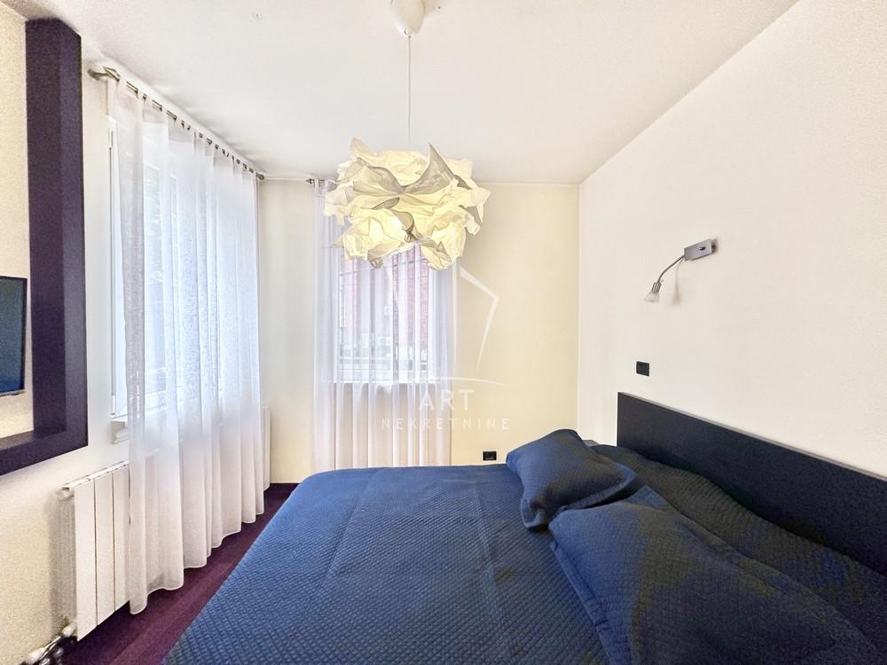 Stan na prodaju u Beogradu, Vračar, troiposoban, 103m2, cena 452000 evra