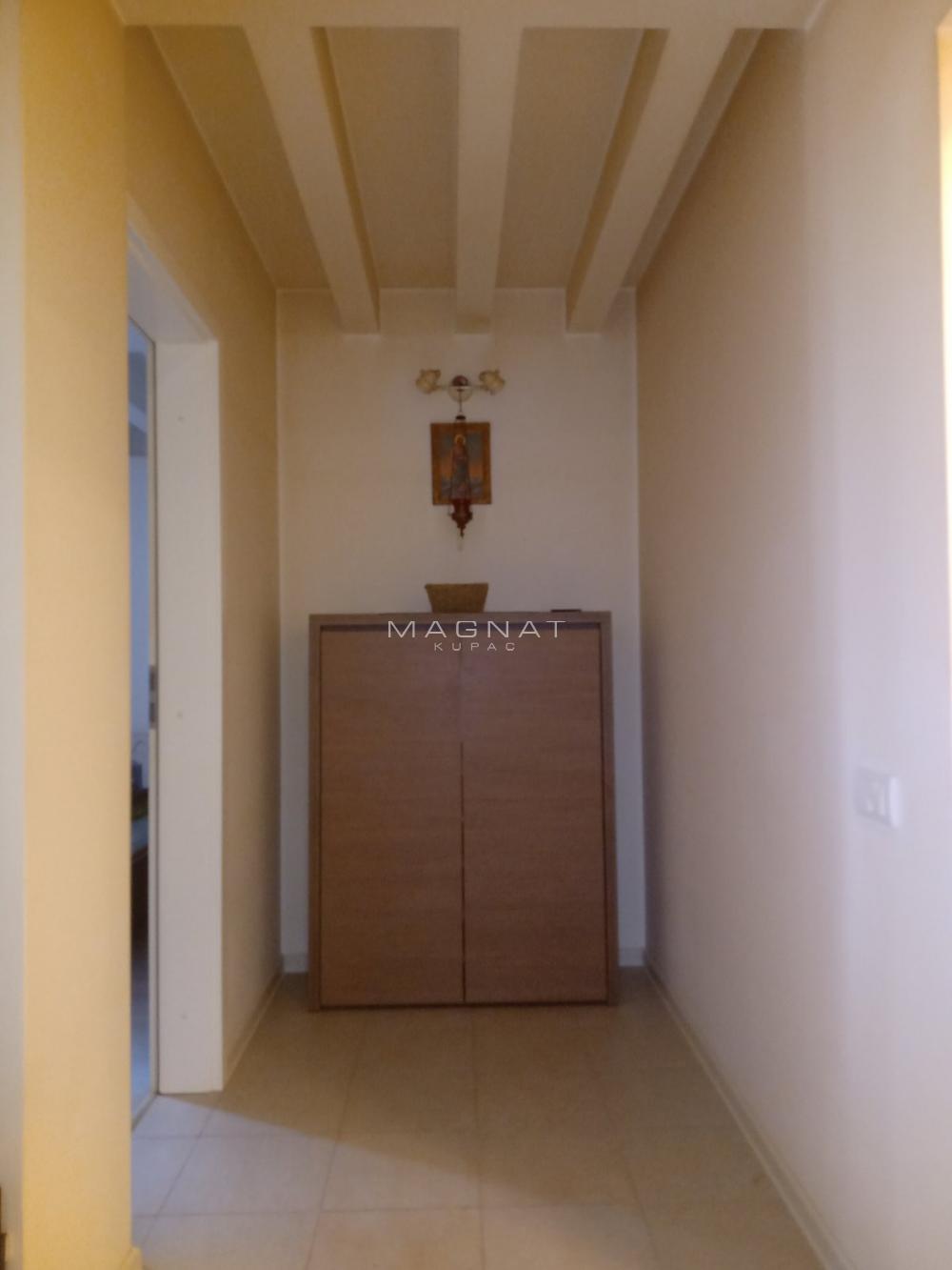 Stan na prodaju u Beogradu, Voždovac, trosoban, 74m2, cena 148000 evra