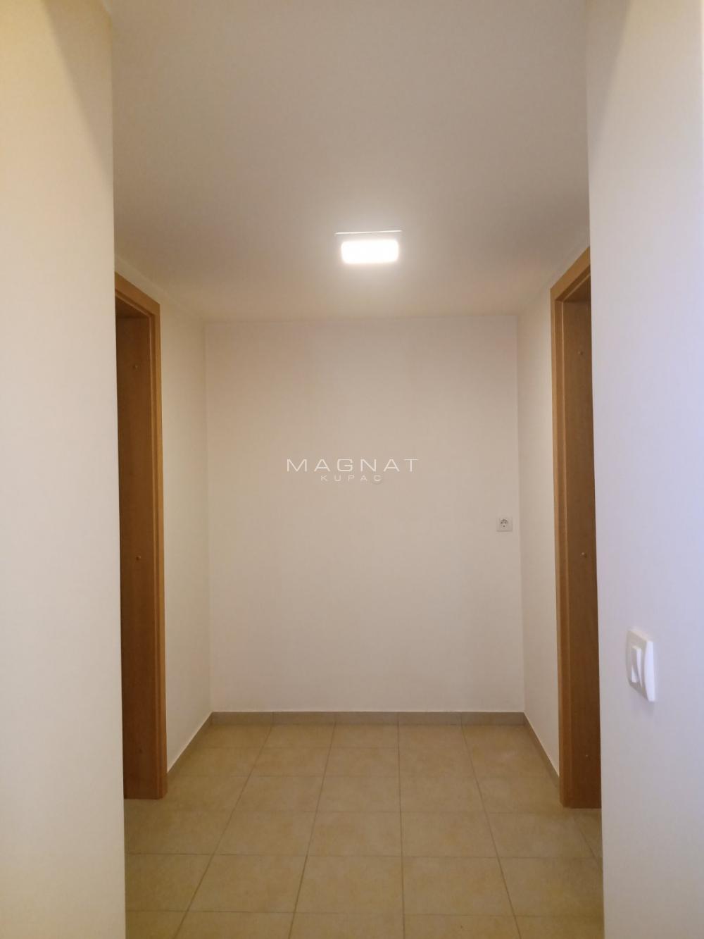 Stan na prodaju u Beogradu, Voždovac, trosoban, 74m2, cena 148000 evra