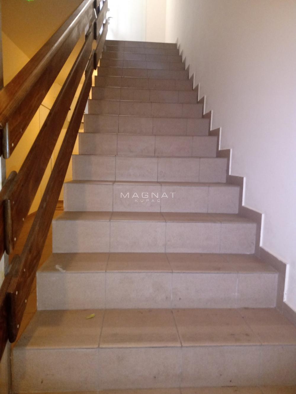 Stan na prodaju u Beogradu, Voždovac, trosoban, 74m2, cena 148000 evra