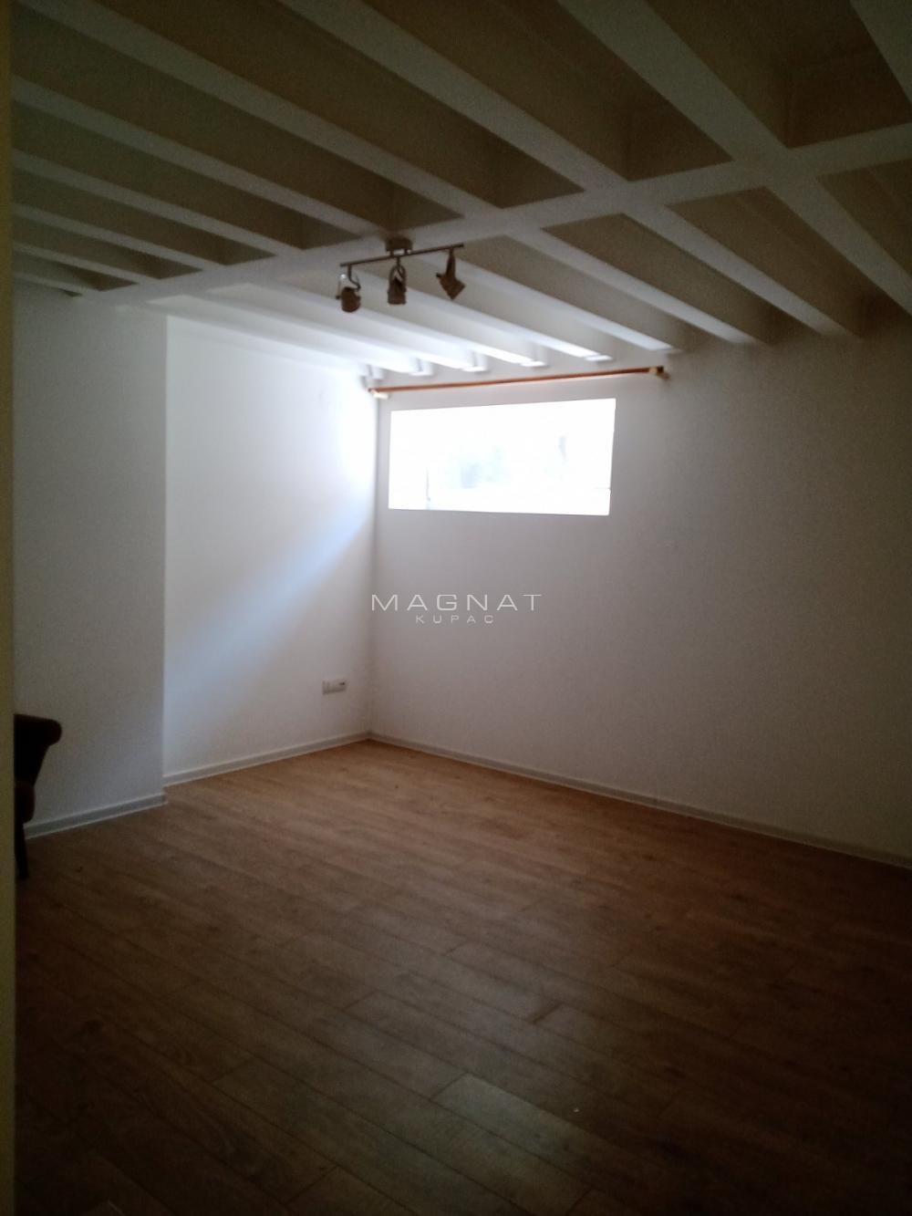 Stan na prodaju u Beogradu, Voždovac, trosoban, 74m2, cena 148000 evra