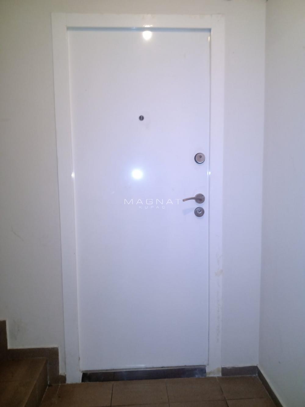 Stan na prodaju u Beogradu, Voždovac, trosoban, 74m2, cena 148000 evra