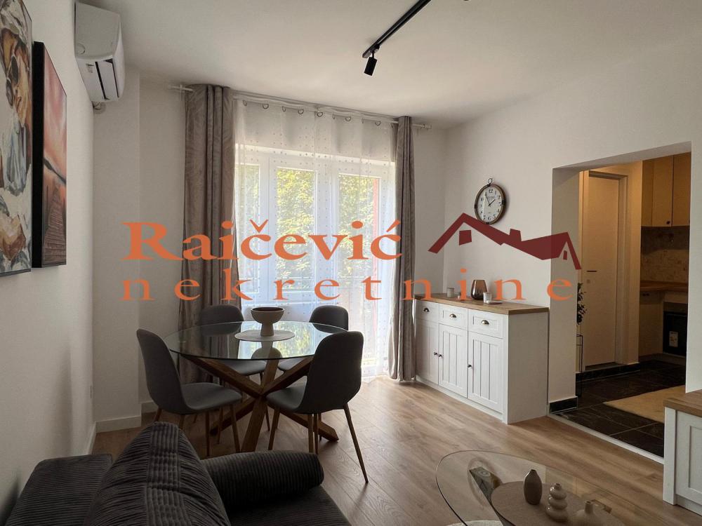 Stan na prodaju u Beogradu, Novi Beograd blok 8 (Paviljoni), jednosoban, 30m2, cena 139500 evra