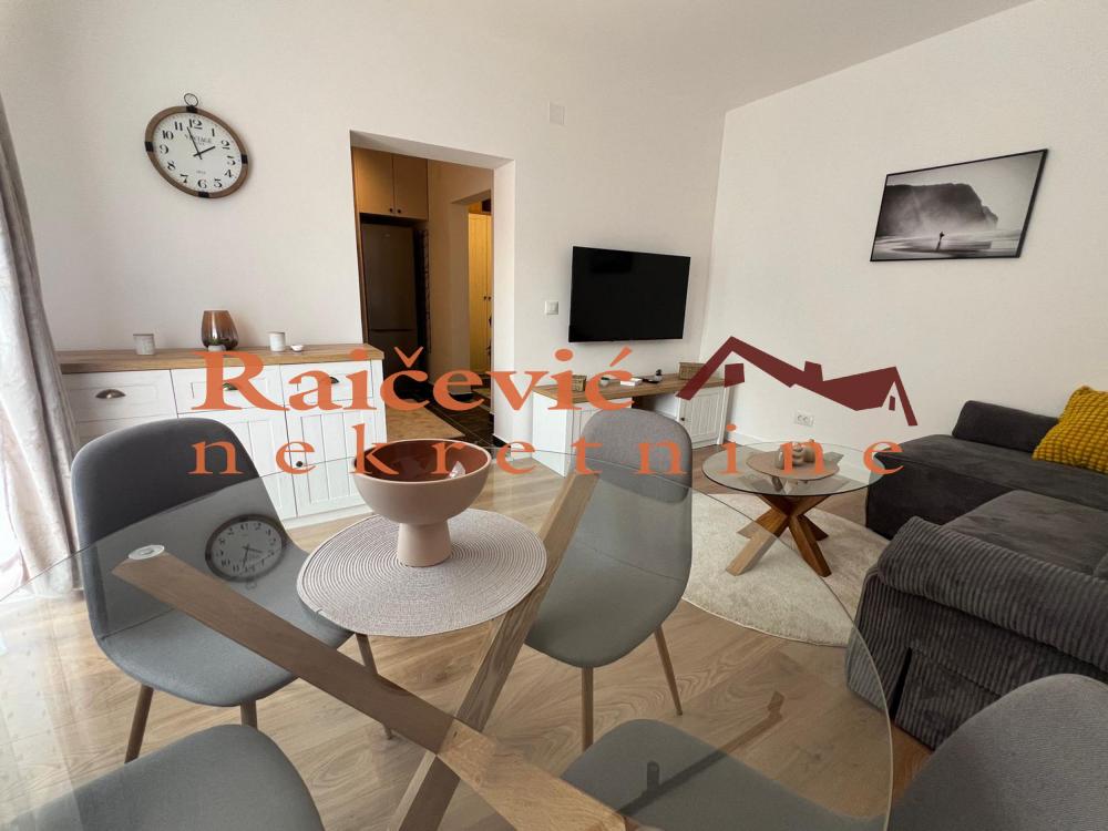 Stan na prodaju u Beogradu, Novi Beograd blok 8 (Paviljoni), jednosoban, 30m2, cena 139500 evra