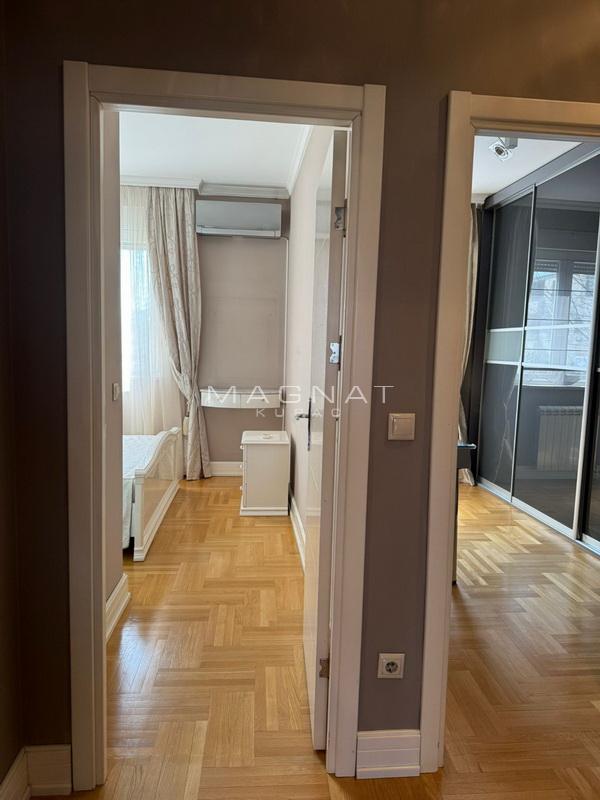 Stan na prodaju u Beogradu, Crveni Krst, dvoiposoban, 61m2, cena 339900 evra
