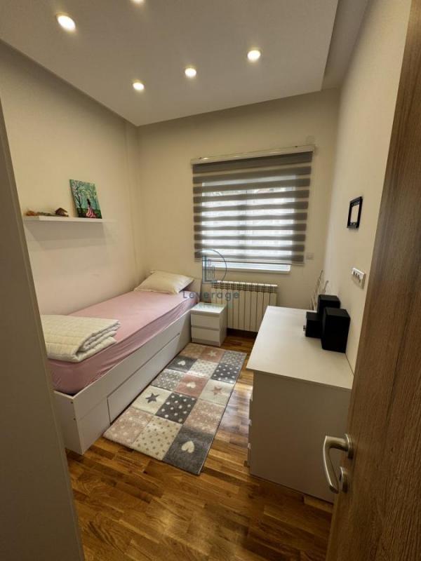 Stan na prodaju u Beogradu, Kaluđerica, cetvorosoban, 76m2, cena 178000 evra