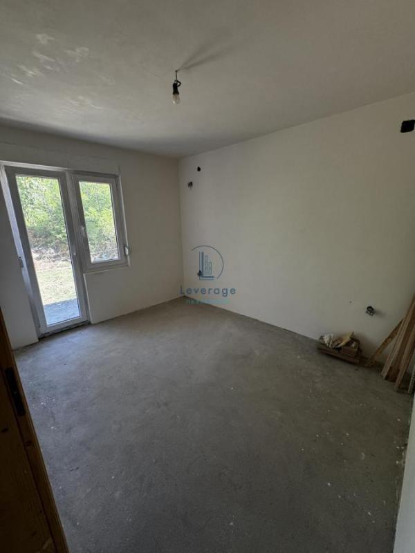 Stan na prodaju u Beogradu, Kaluđerica, dvoiposoban, 61m2, cena 91500 evra