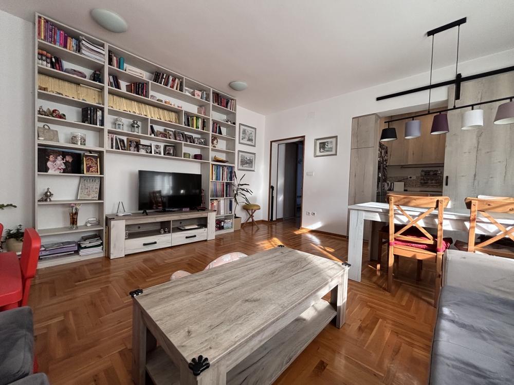 Stan na prodaju u Beogradu, Krnjača, 64m2, cena 155000 evra