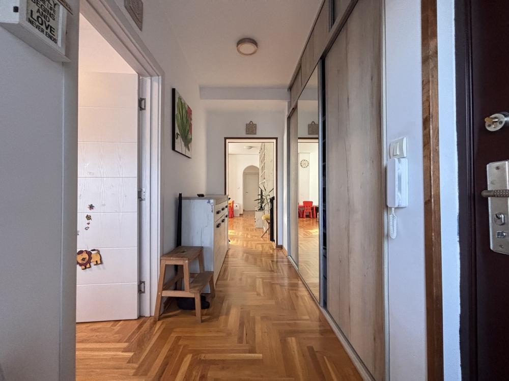 Stan na prodaju u Beogradu, Krnjača, 64m2, cena 155000 evra