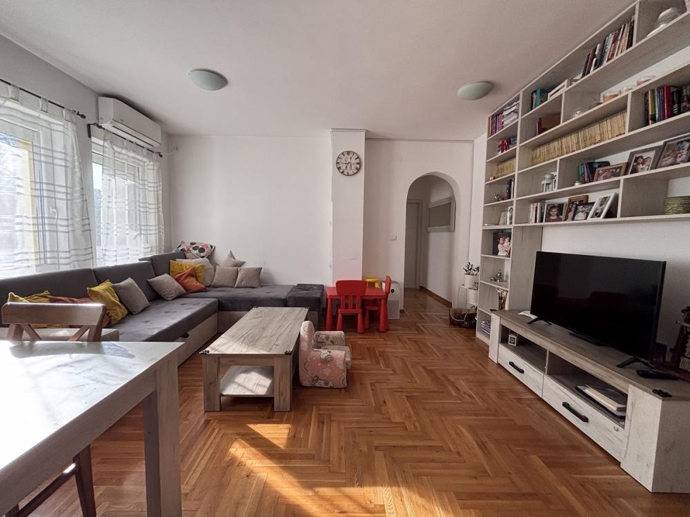 Stan na prodaju u Beogradu, Krnjača, 64m2, cena 155000 evra